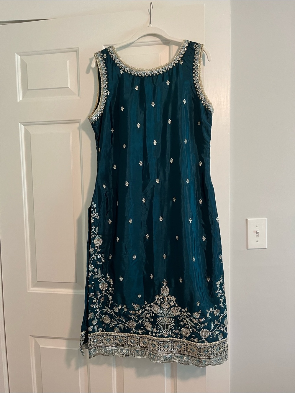 NWT Crepe Silk Straight Salwar Kameez Suit in Teal | Size L (40)